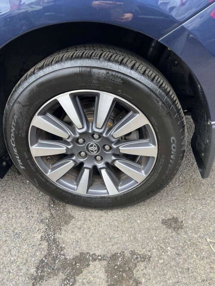 Used 2020 Toyota Sienna XLE w/ XLE Navigation Package AWD/4WD image 12