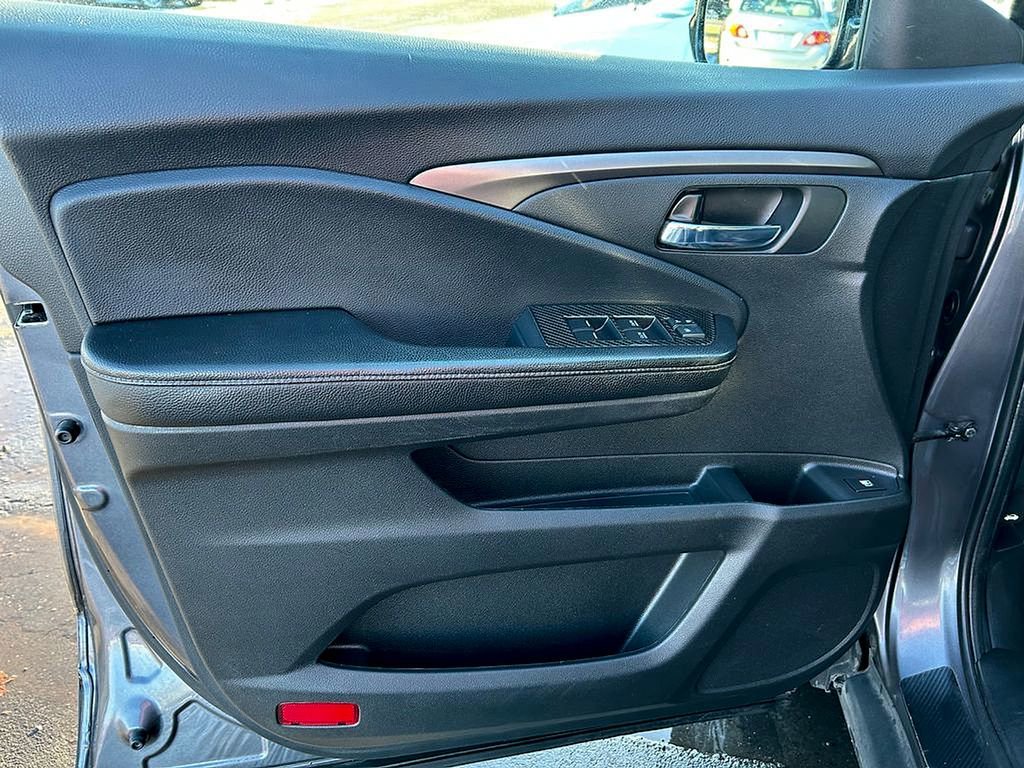 Used 2020 Honda Ridgeline Sport image 11