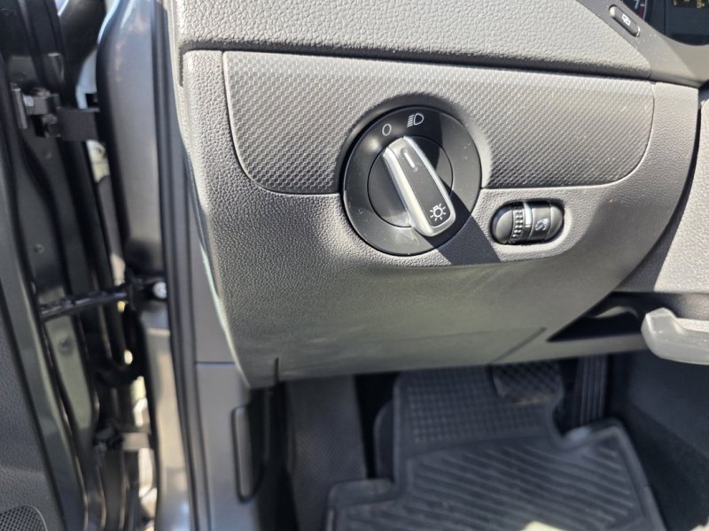 Used 2011 Volkswagen Jetta SE image 20