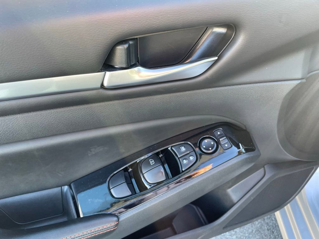 Used 2024 Nissan Altima 2.5 SR image 12