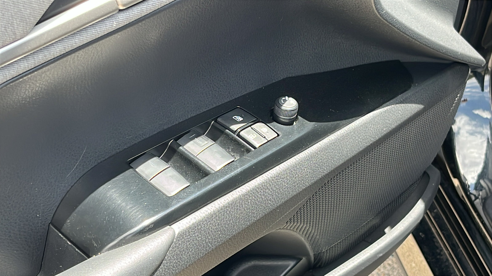 Used 2025 Toyota Camry LE FWD image 12