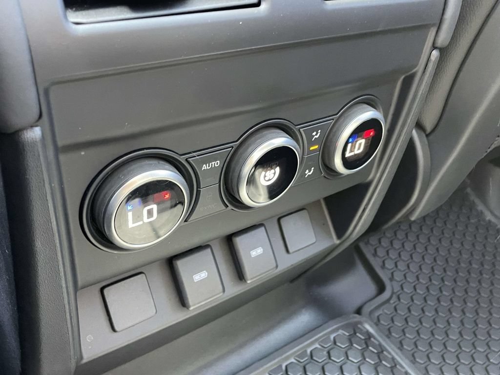 Certified 2024 Land Rover Defender 110 SE AWD/4WD image 17