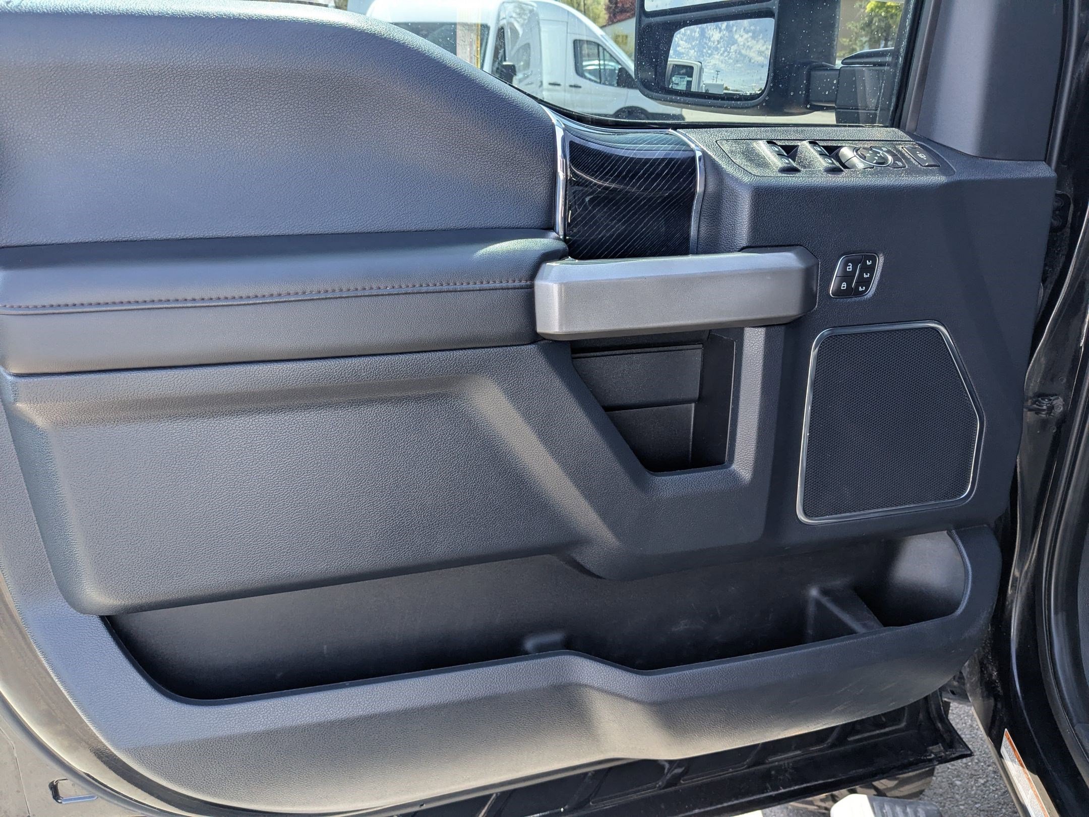 Used 2022 Ford F450 Platinum w/ FX4 Off-Road Package image 16