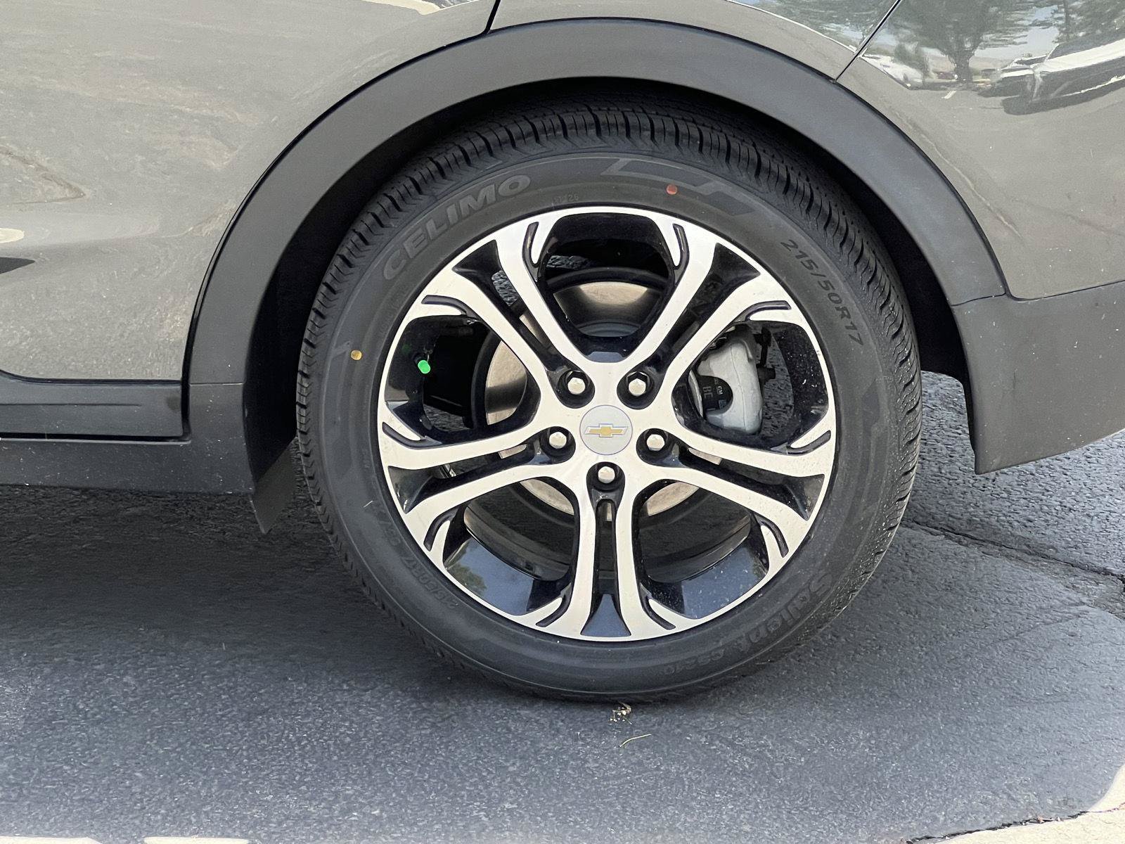 Used 2018 Chevrolet Bolt Premier w/ Driver Confidence II Package FWD image 14