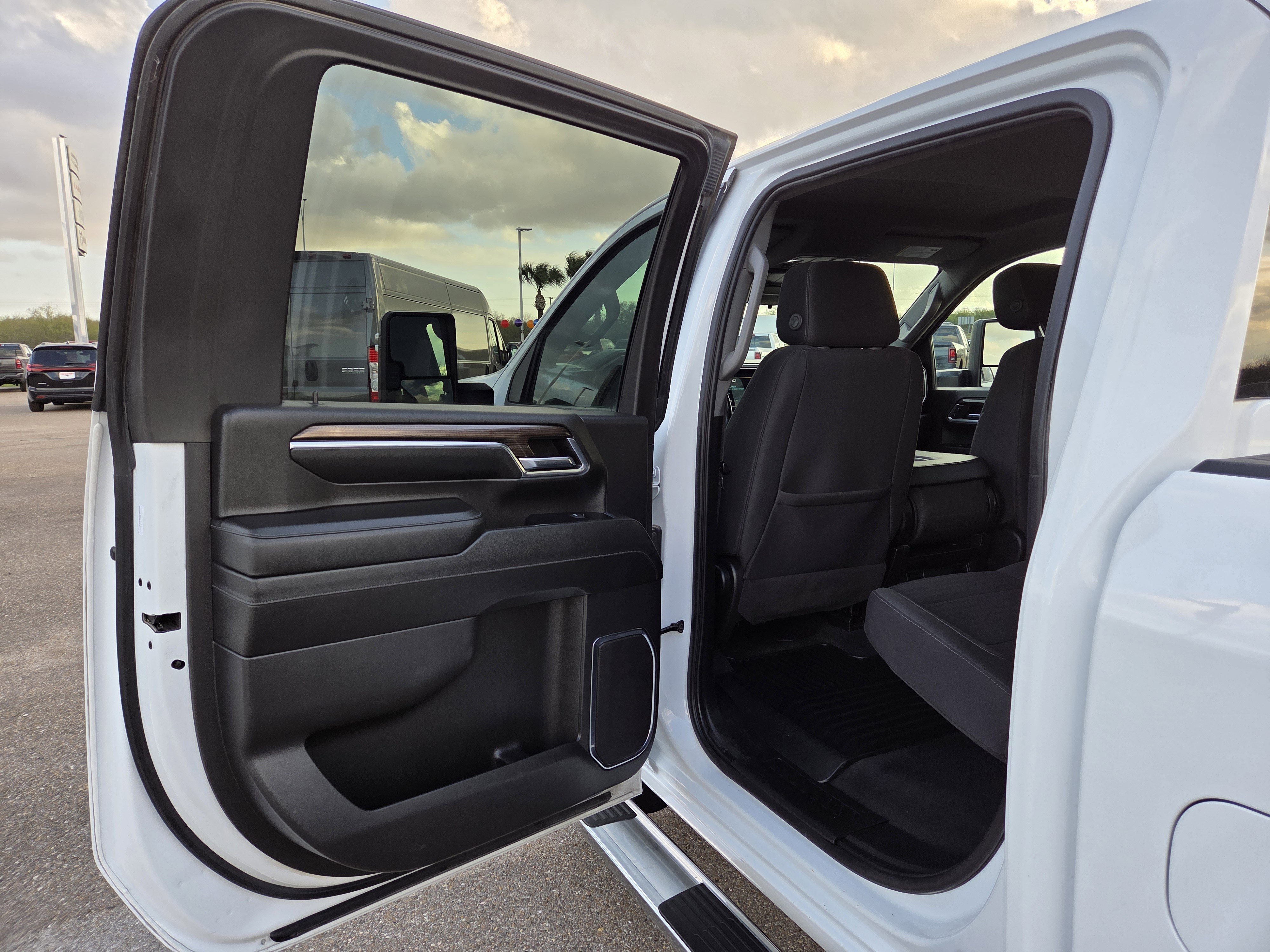 Used 2024 Chevrolet Silverado 2500 LT image 15