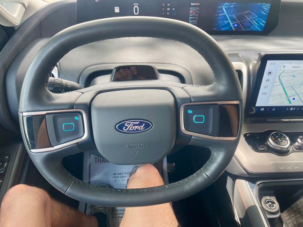 Used 2025 Ford Expedition Active image 16