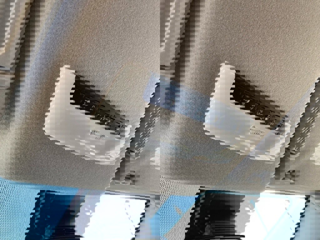 Used 2025 Nissan Versa SV image 27