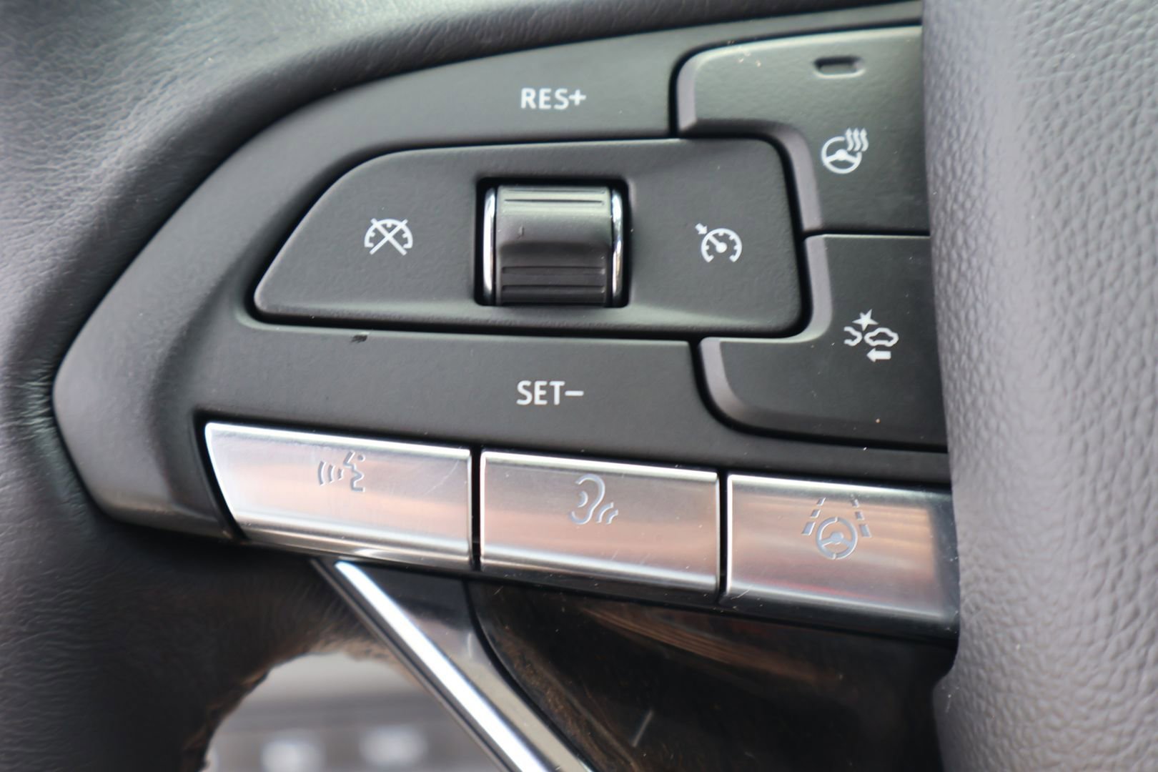 Certified 2023 Cadillac Escalade Premium Luxury AWD/4WD image 25