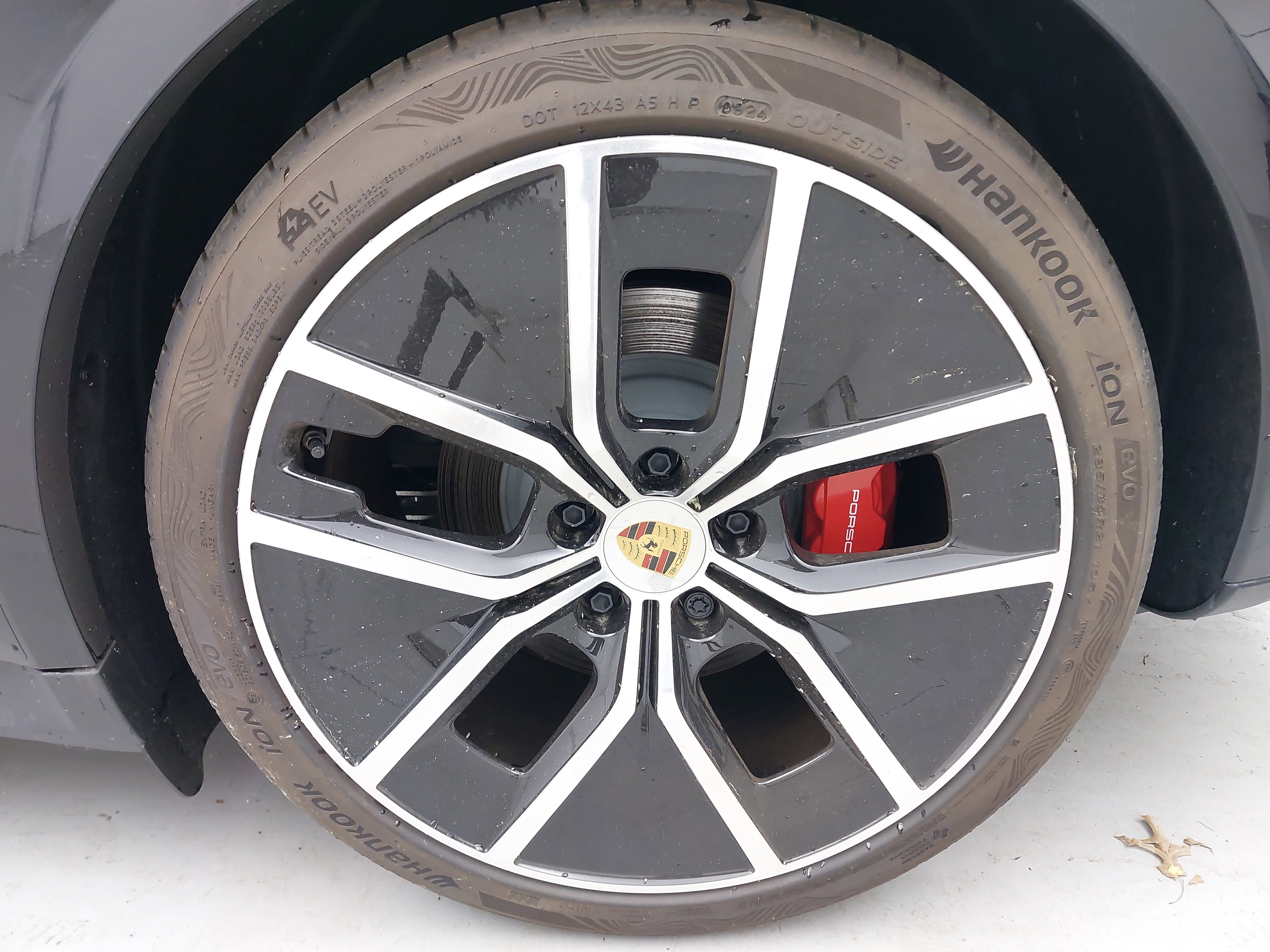 New 2025 Porsche Taycan 4S image 36