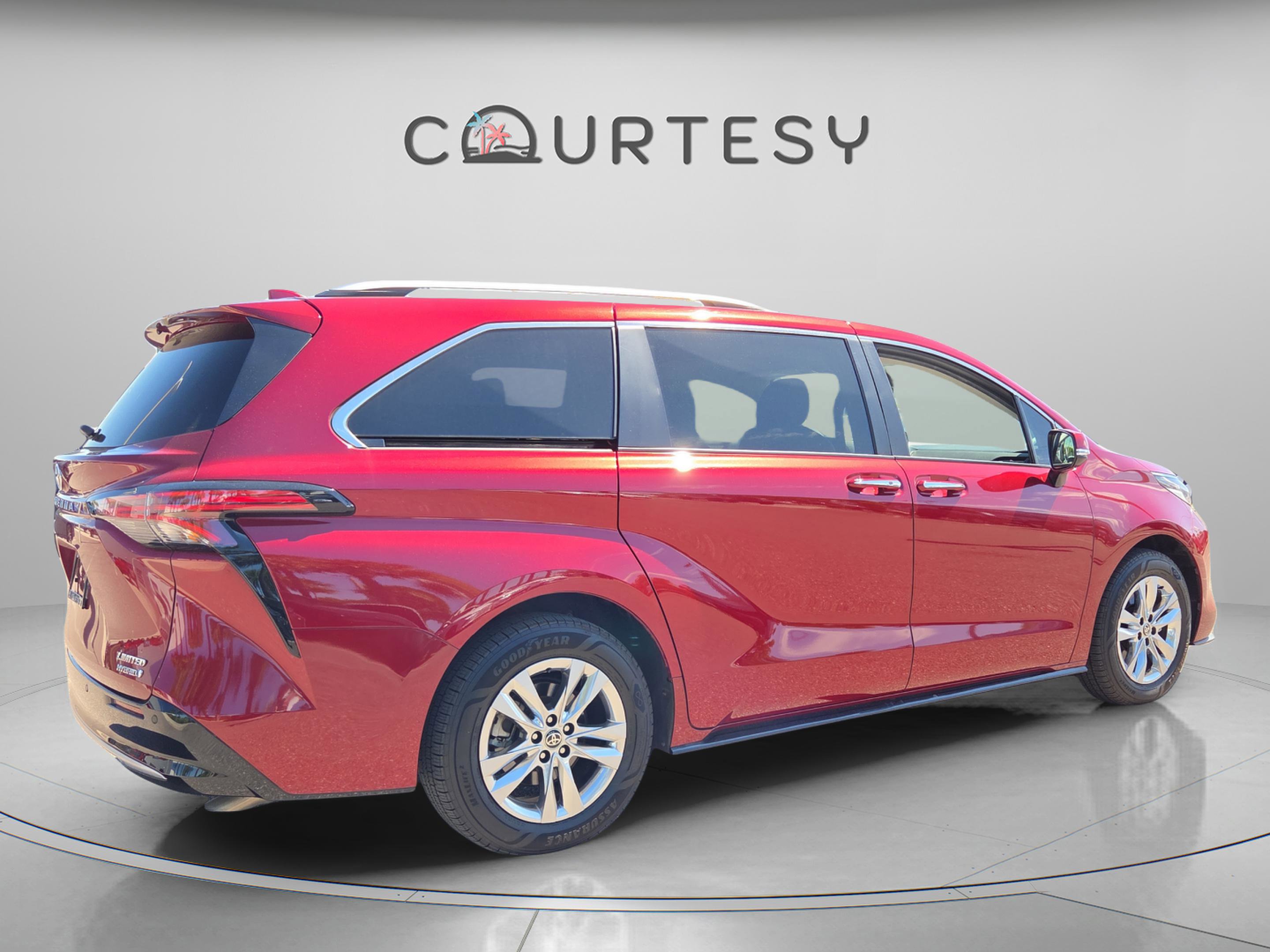 Certified 2023 Toyota Sienna Limited image 5