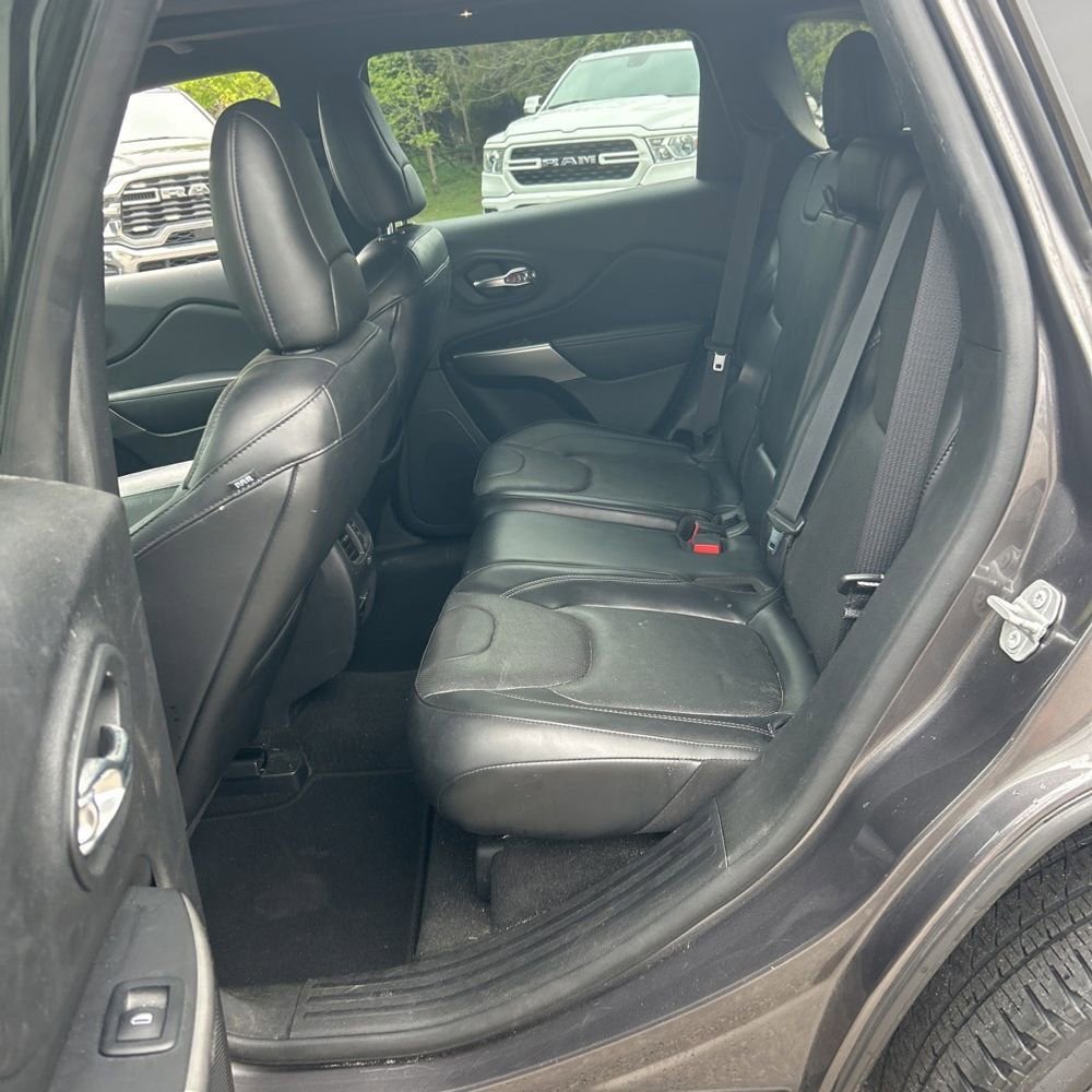 Used 2019 Jeep Cherokee High Altitude AWD/4WD image 14