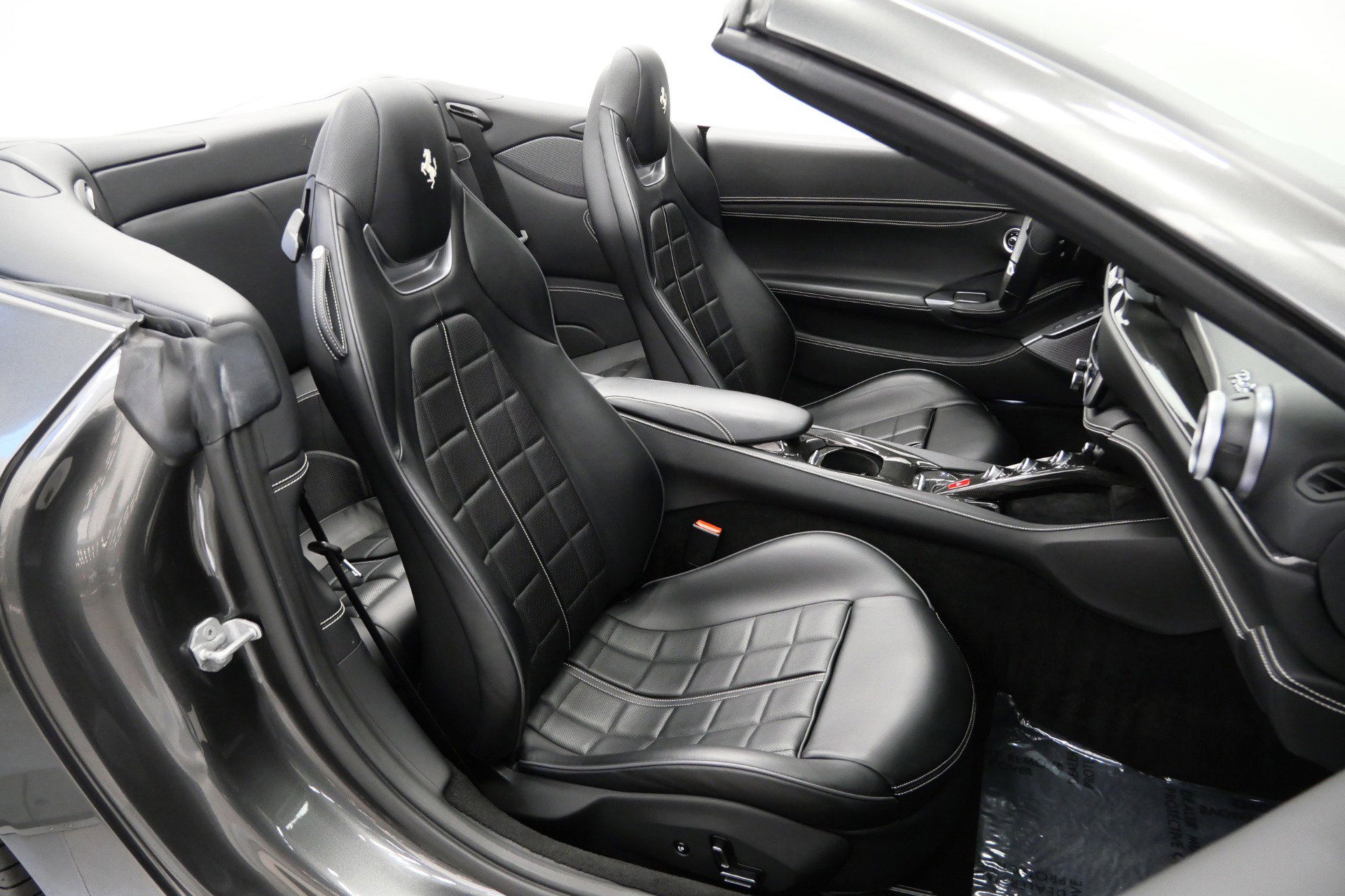 Used 2019 Ferrari Portofino RWD image 25