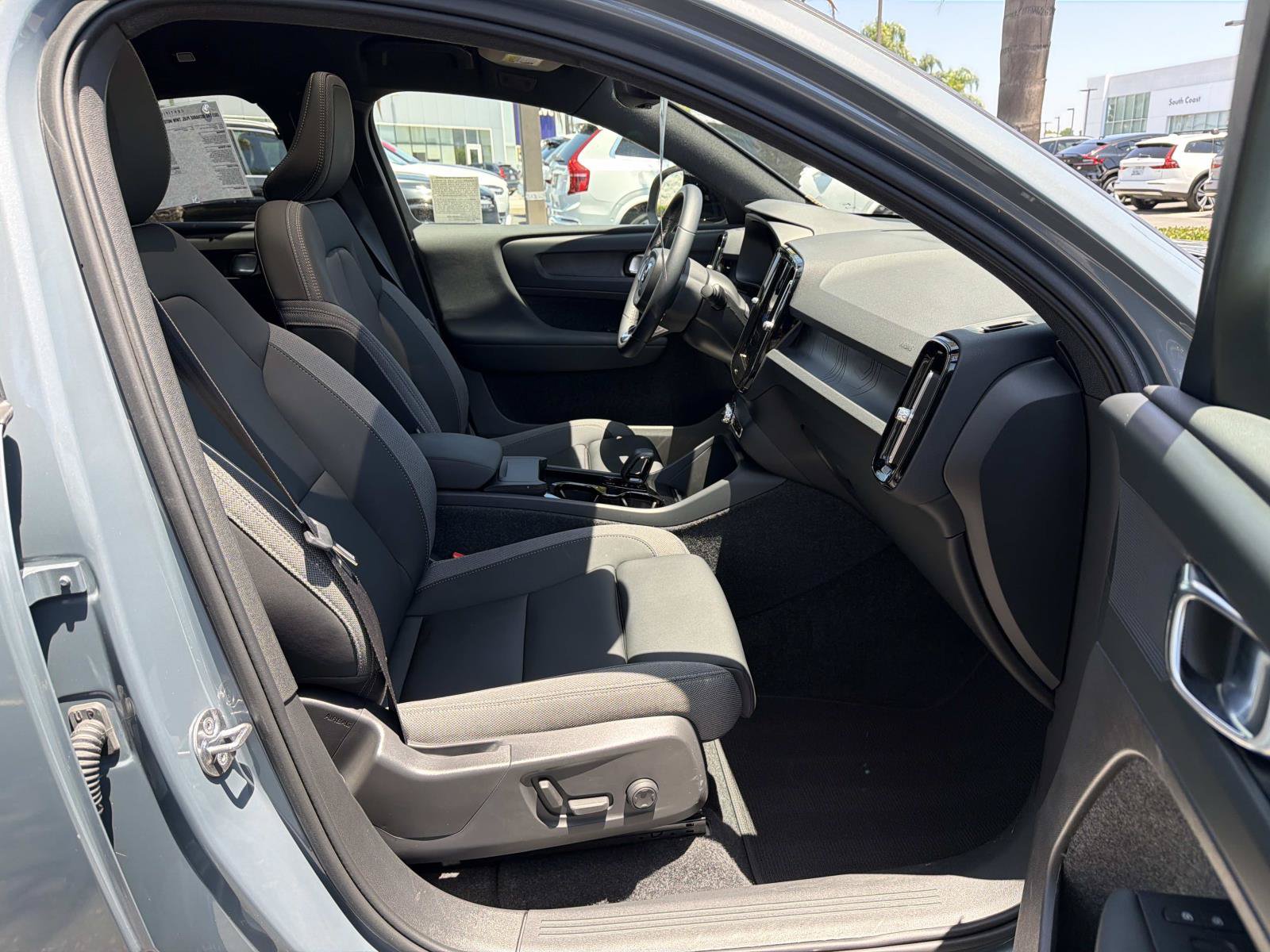 Certified 2023 Volvo C40 P8 Recharge Plus AWD/4WD image 25