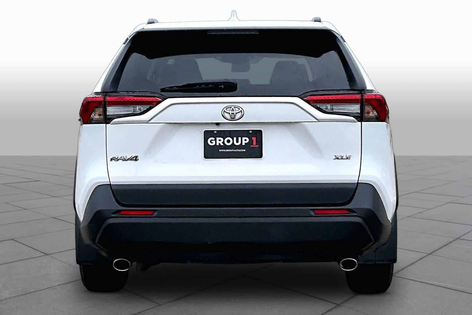 Used 2023 Toyota RAV4 XLE w/ Convenience Package FWD image 5