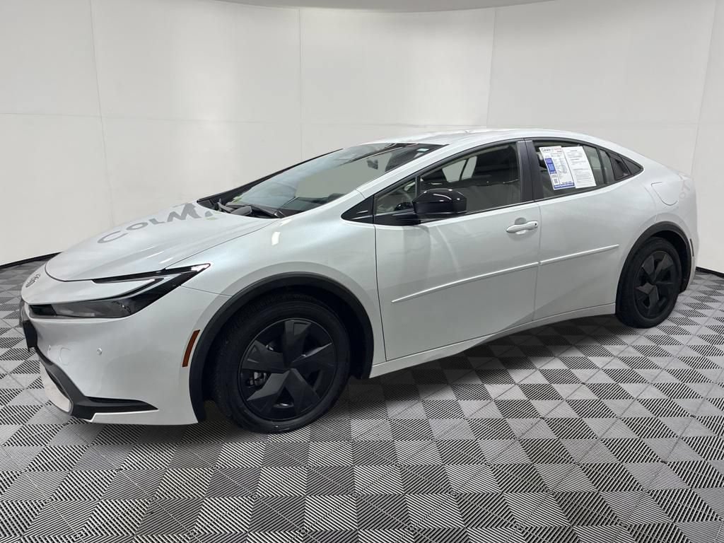 Used 2025 Toyota Prius Plug-In Hybrid FWD image 4