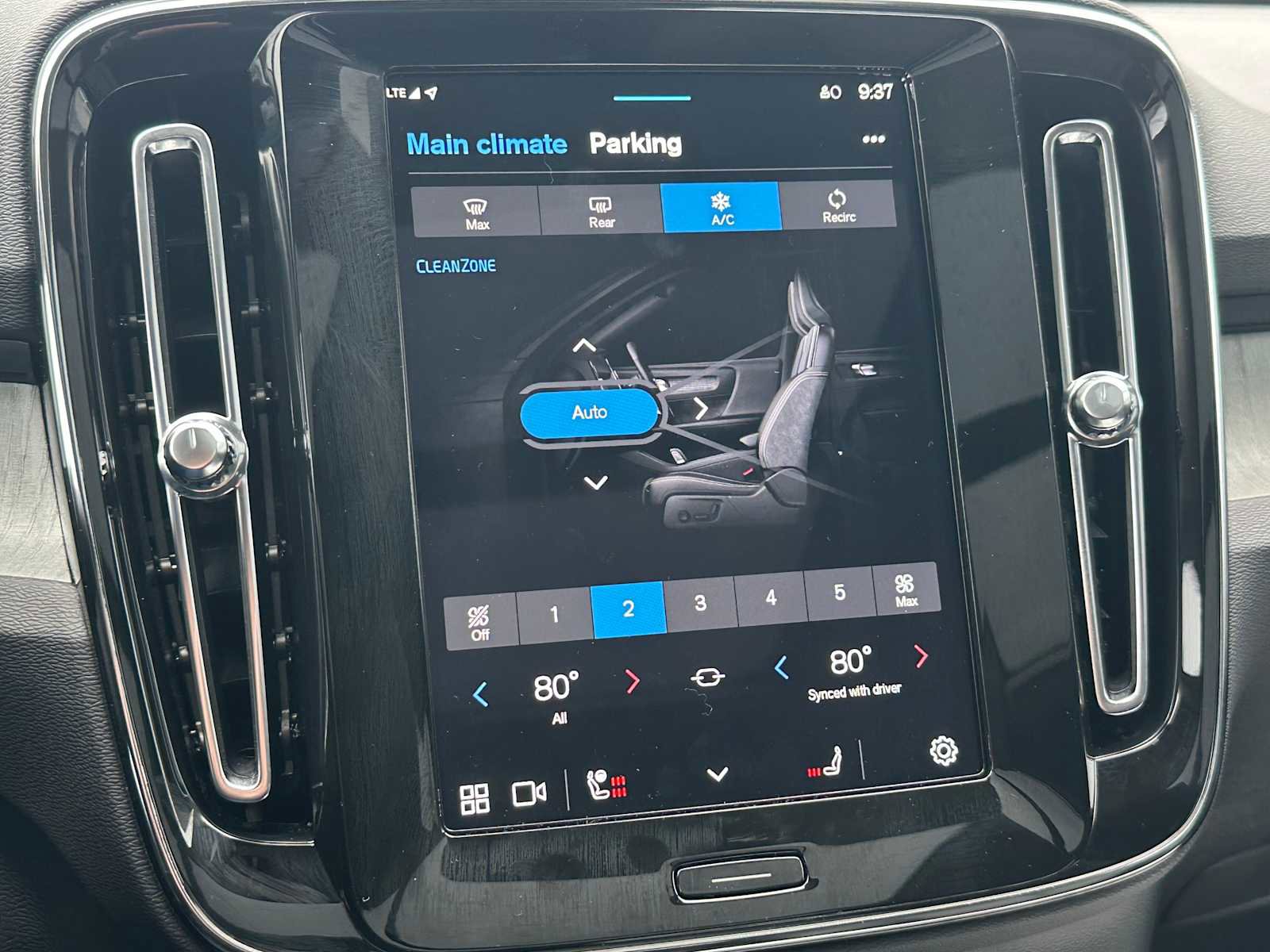 Used 2025 Volvo XC40 B5 Plus w/ Protection Package Premier image 27