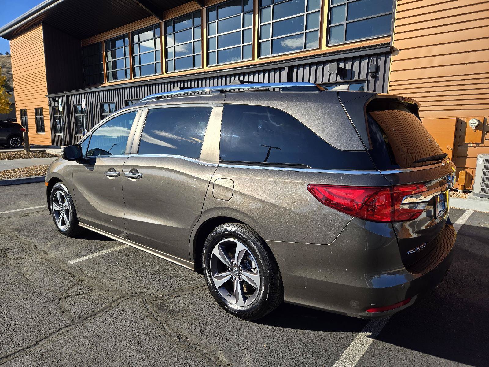 Used 2018 Honda Odyssey Touring image 3