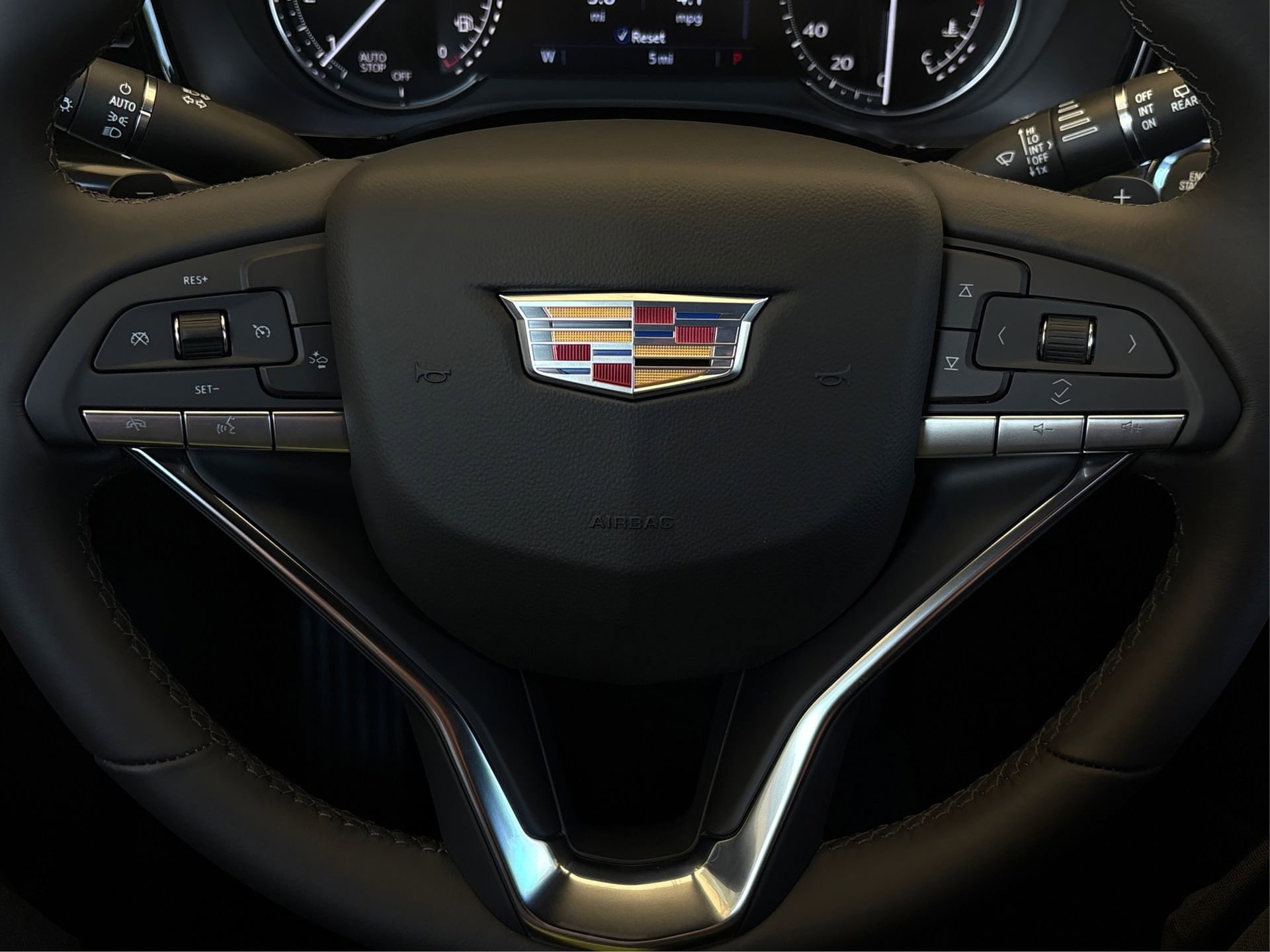 New 2025 Cadillac XT6 Luxury image 19