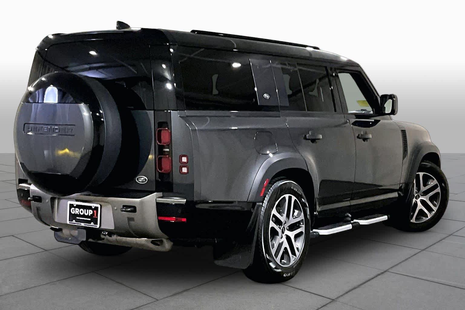 Used 2023 Land Rover Defender 130 X-Dynamic SE AWD/4WD image 12