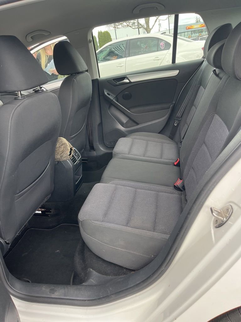 Used 2014 Volkswagen Golf 4-Door image 9