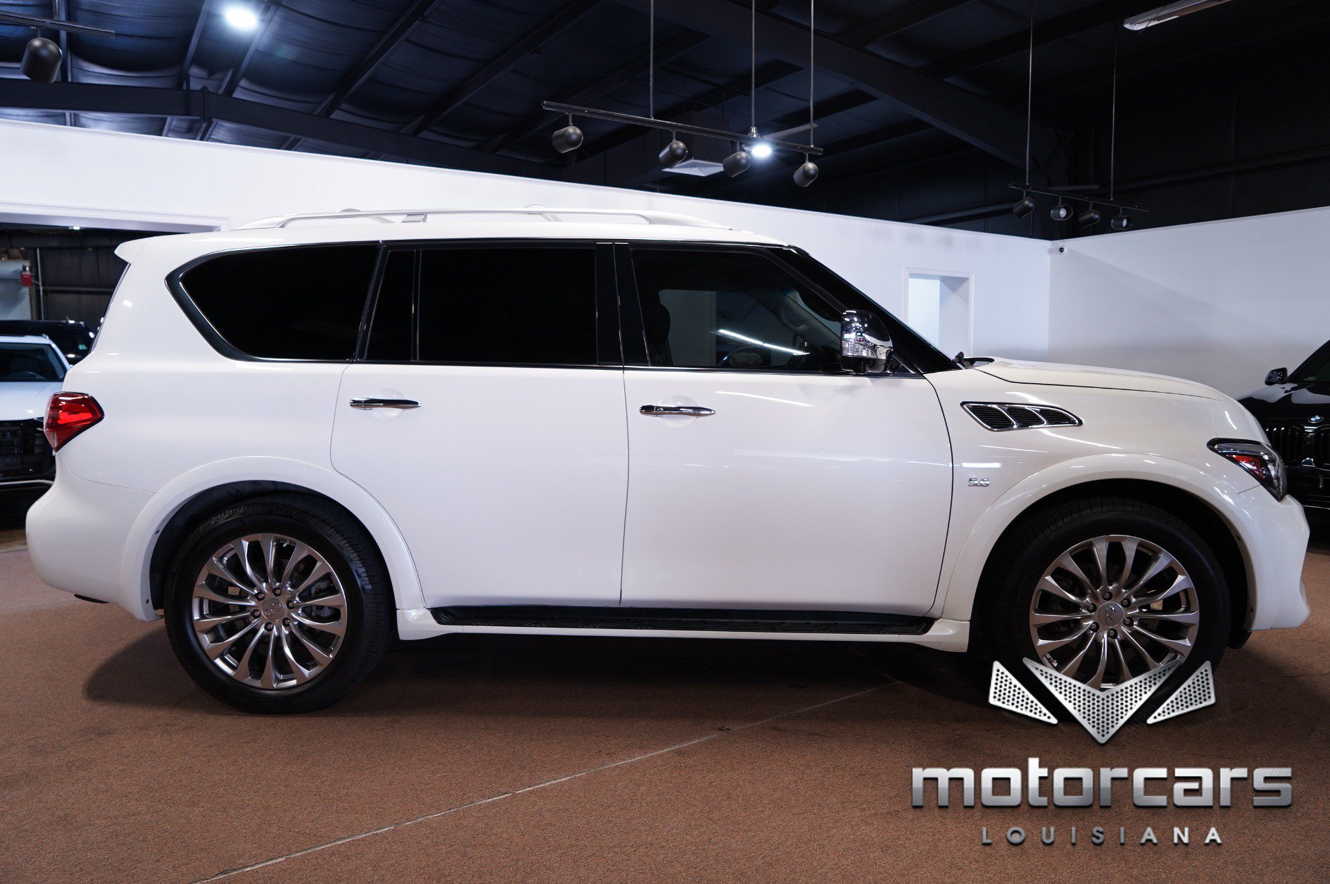 Used 2017 INFINITI QX80 2WD w/ Deluxe Technology Package image 8