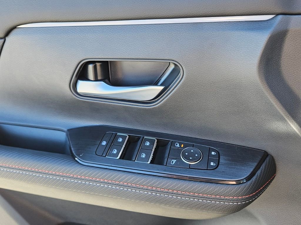 New 2026 Nissan Kicks SR w/ Cold Weather Package FWD image 31