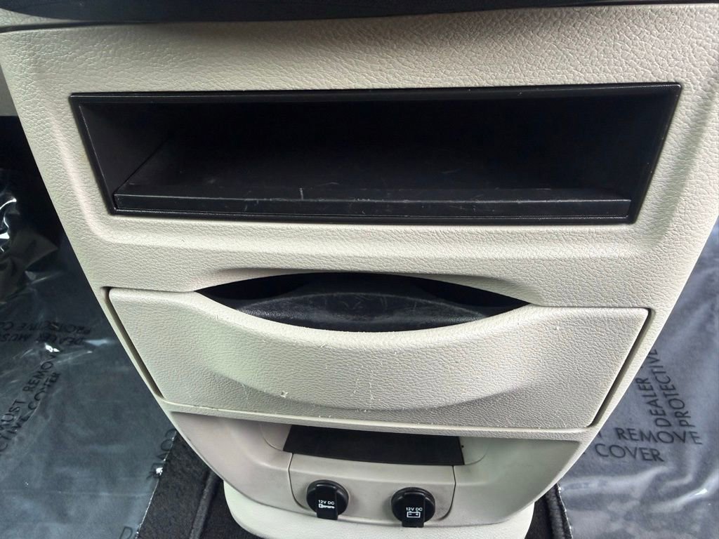 Used 2018 Dodge Grand Caravan SE w/ UConnect Hands-Free Group image 55