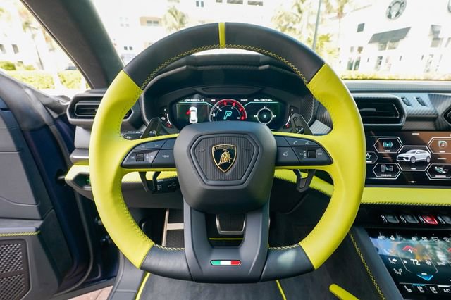 Used 2025 Lamborghini Urus SE image 55