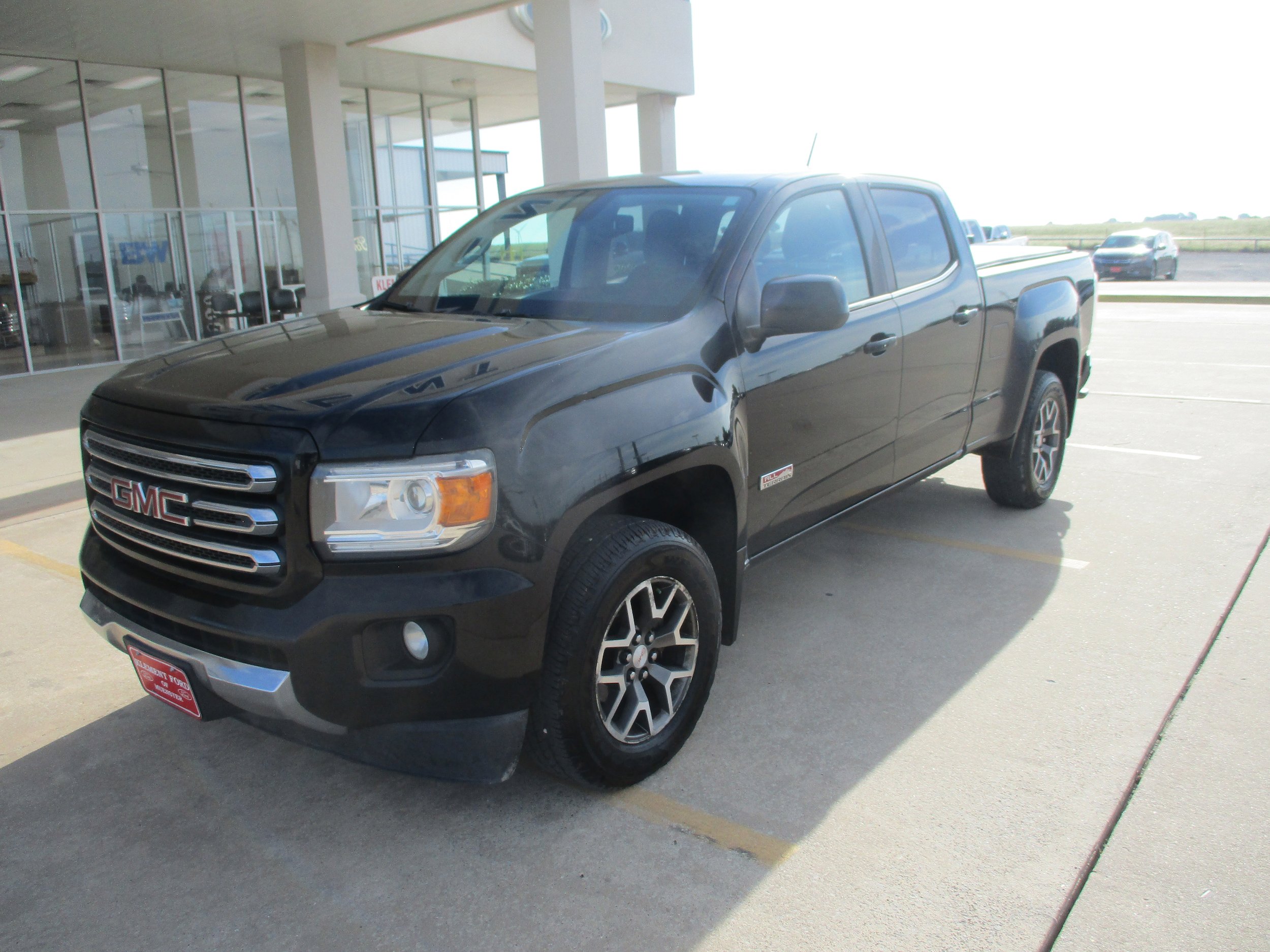 Used 2015 GMC Canyon SLE AWD/4WD image 2