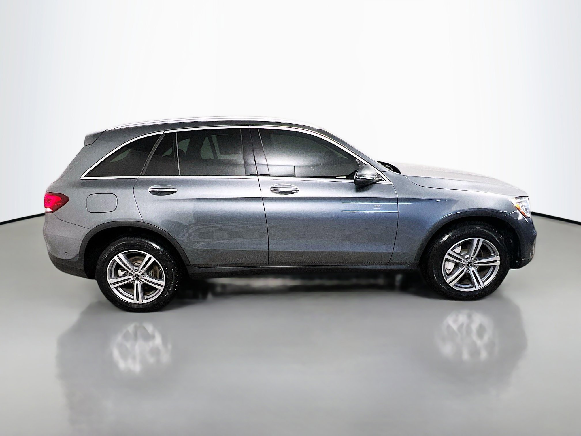 Used 2021 Mercedes-Benz GLC 300 image 3