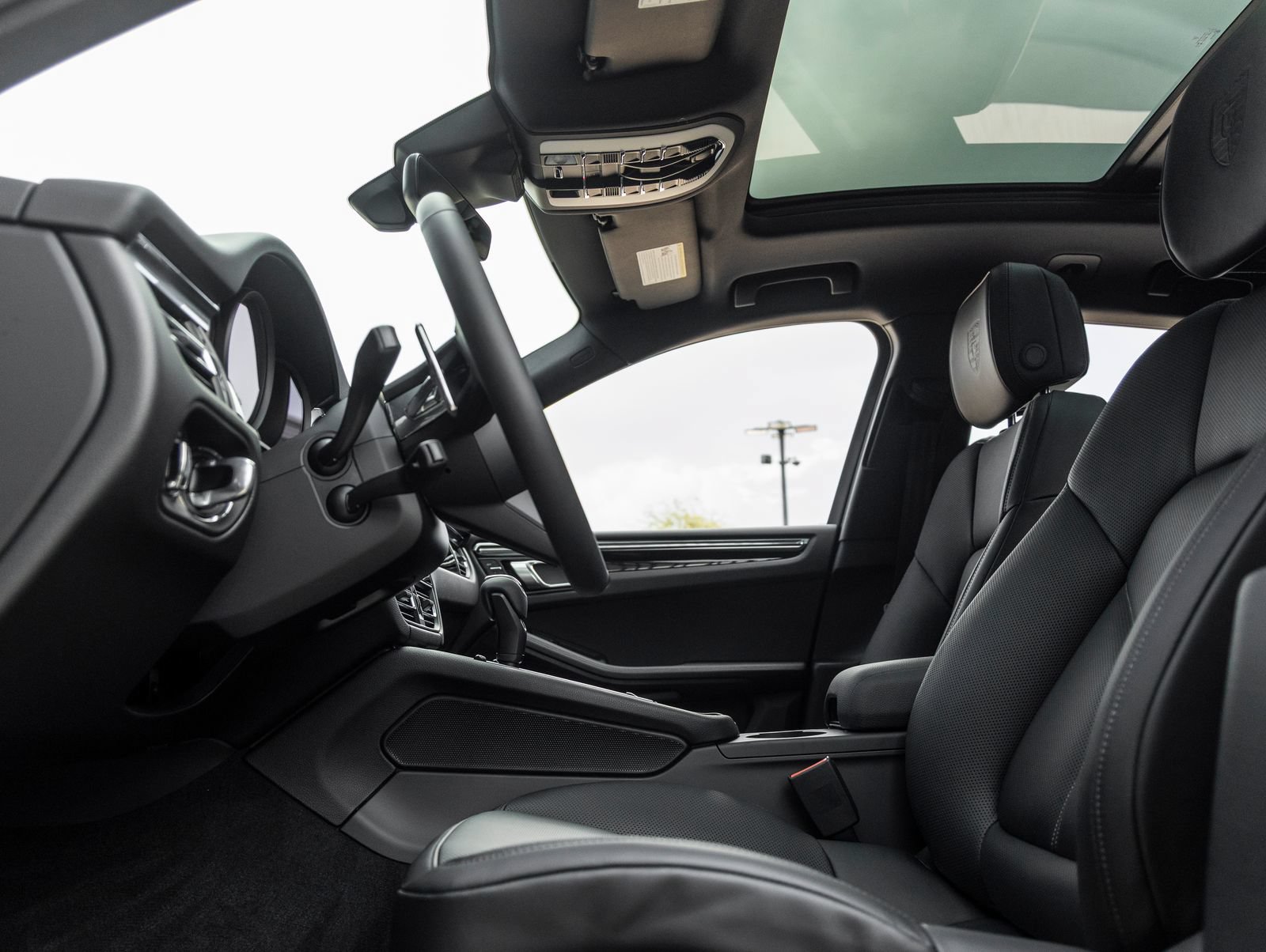 Certified 2026 Porsche Macan AWD/4WD image 22