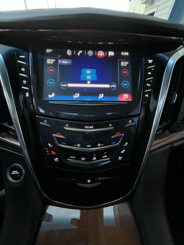 Used 2017 Cadillac Escalade Luxury image 24