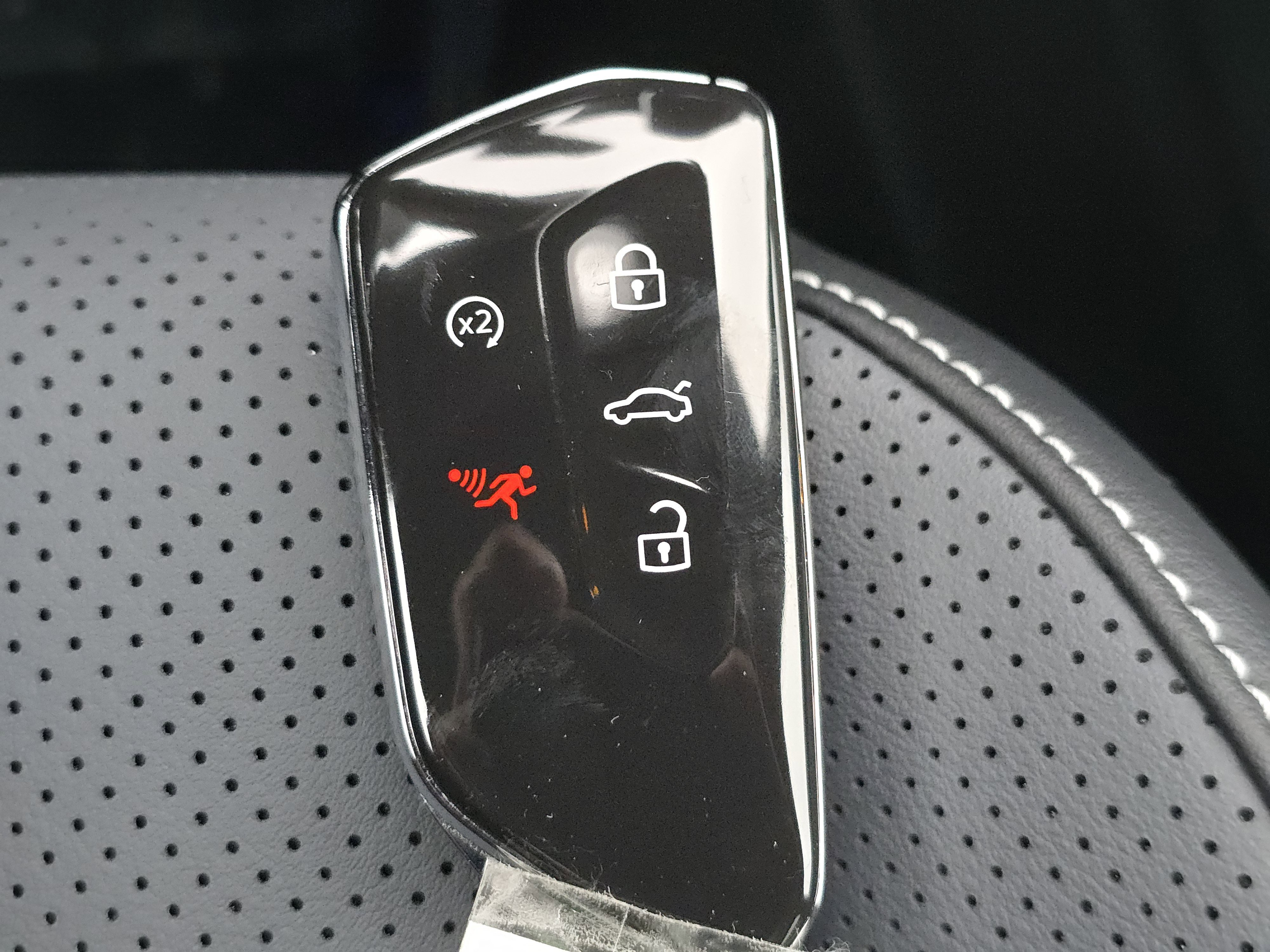 New 2026 Volkswagen Tiguan SE R-Line image 27