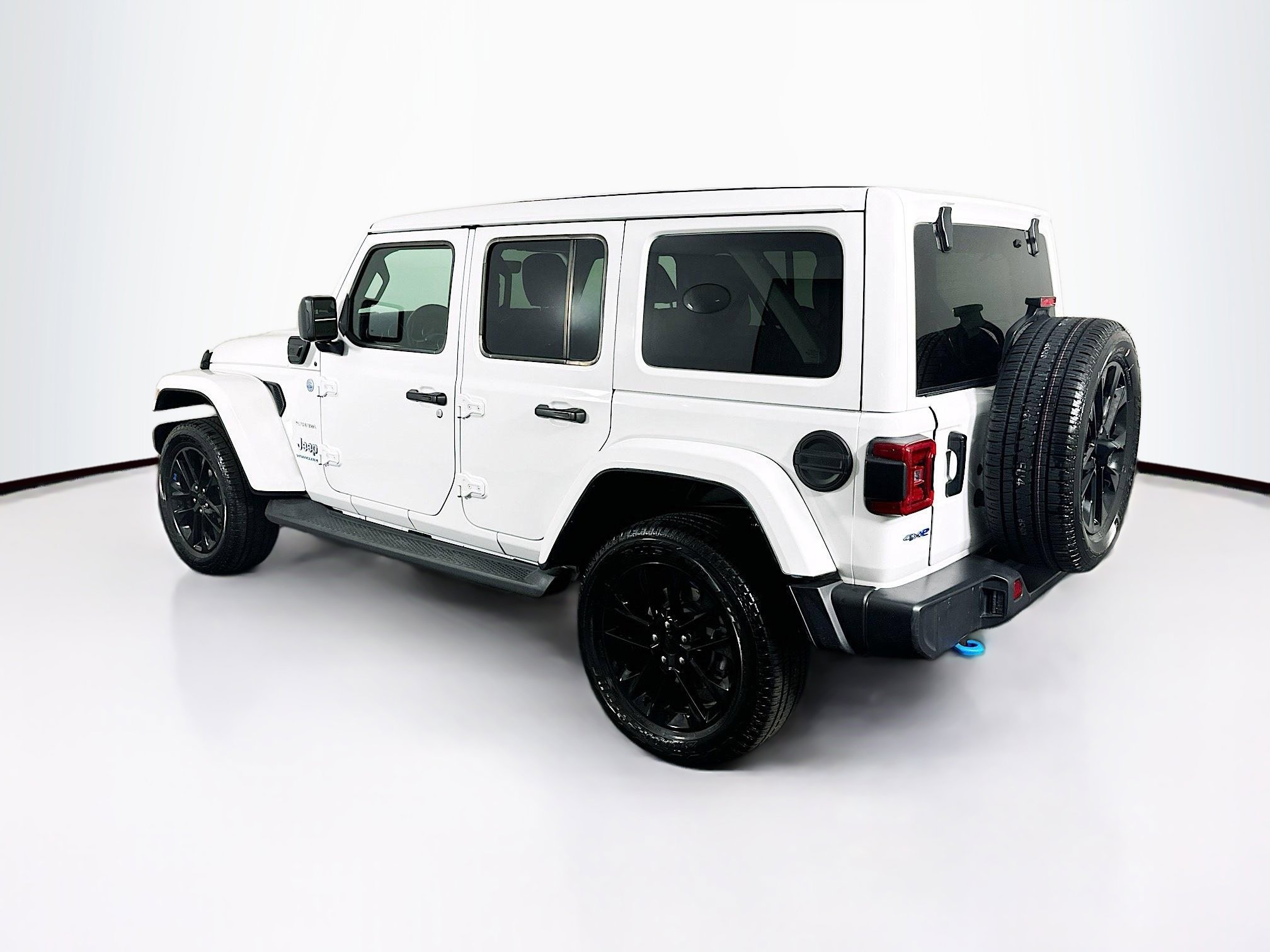 Used 2023 Jeep Wrangler Sahara w/ Cold Weather Group image 5