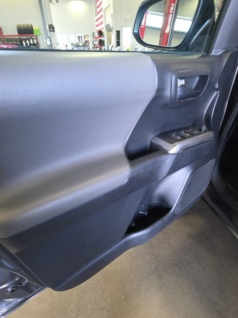 Used 2019 Toyota Tacoma SR5 AWD/4WD image 13