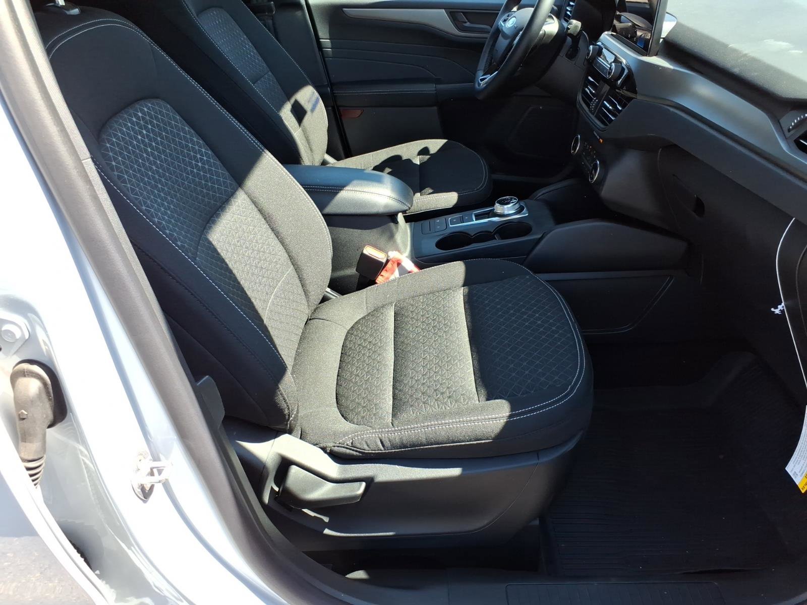 Used 2025 Ford Escape Active w/ Cold Weather Package AWD/4WD image 8