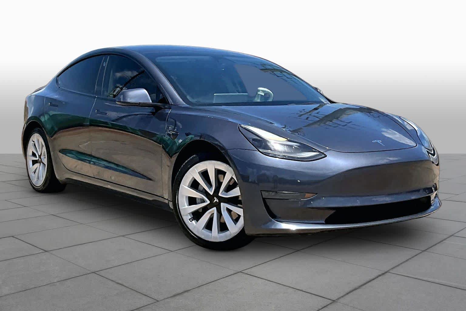 Used 2022 Tesla Model 3 Standard Range RWD image 2