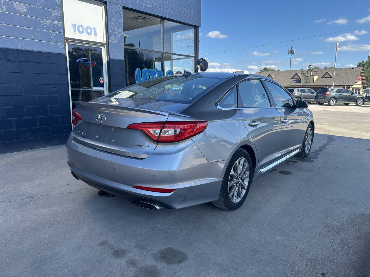 Used 2017 Hyundai Sonata Limited w/ Ultimate Package 04 FWD image 8