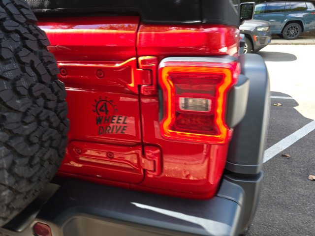 Used 2024 Jeep Wrangler Unlimited AWD/4WD image 10