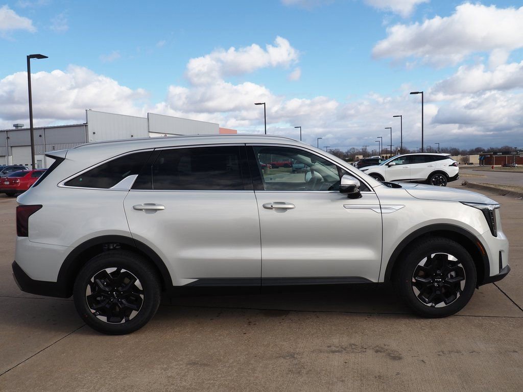New 2026 Kia Sorento S w/ S Panoramic Sunroof Package image 4