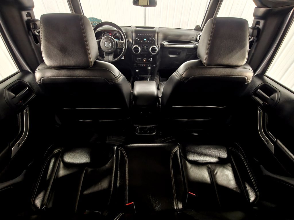 Used 2013 Jeep Wrangler Unlimited Rubicon w/ Dual Top Group AWD/4WD image 27
