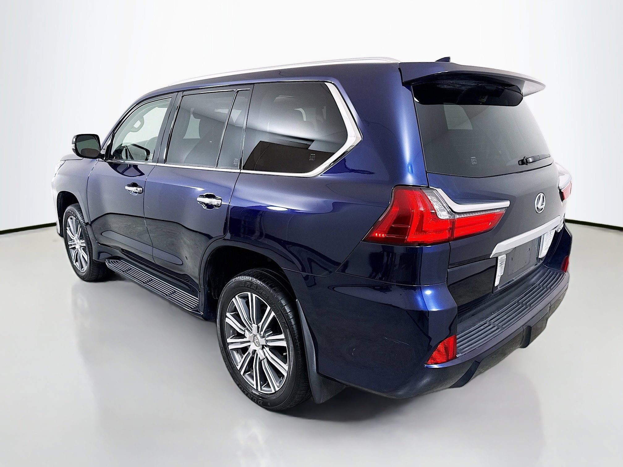 Used 2017 Lexus LX 570 4WD w/ Luxury Package image 5