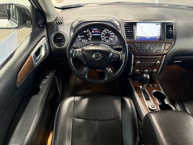 Used 2020 Nissan Pathfinder Platinum image 18