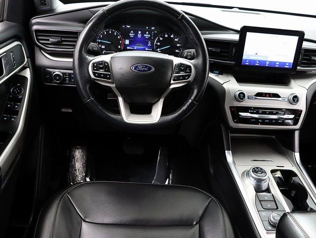 Used 2022 Ford Explorer XLT w/ Equipment Group 202A AWD/4WD image 15