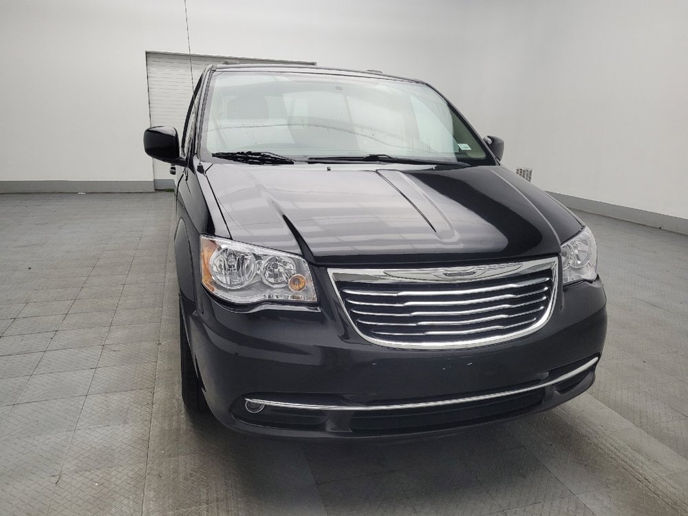 Used 2016 Chrysler Town & Country Touring image 14