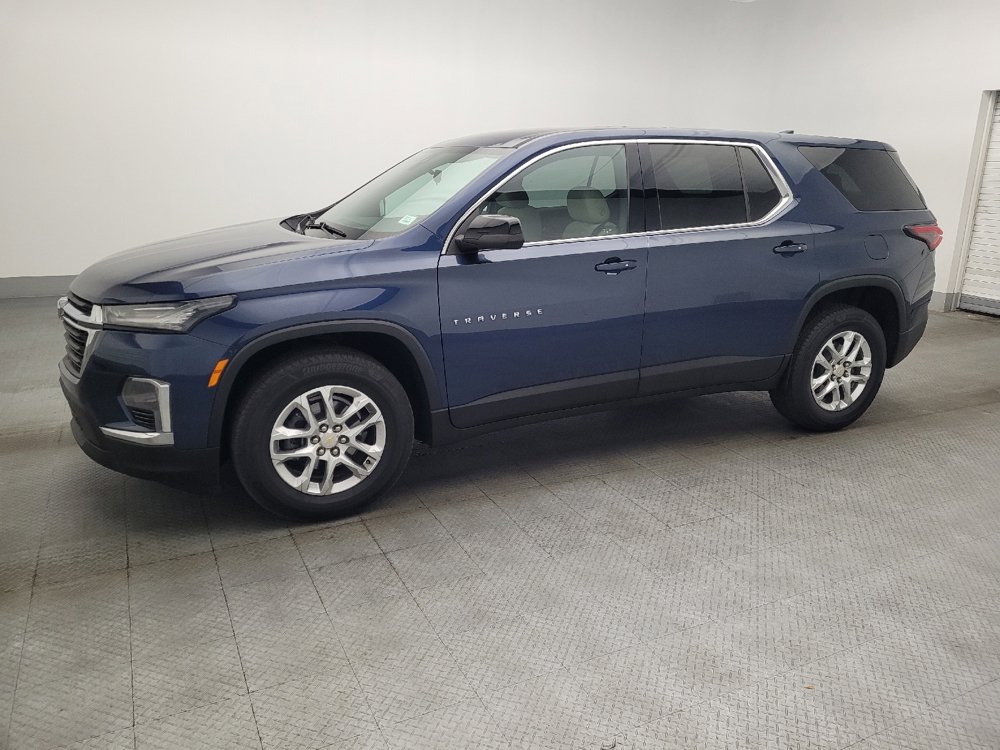 Used 2023 Chevrolet Traverse LS FWD image 2