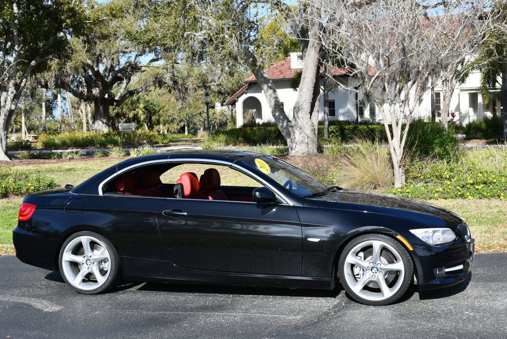 Used 2011 BMW 335i Convertible image 11