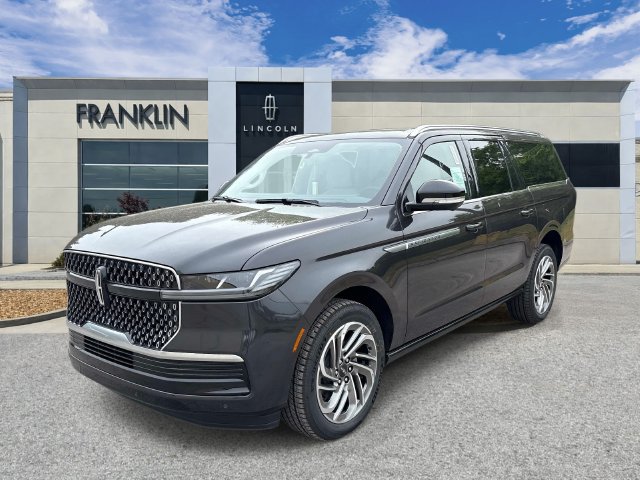 New 2026 Lincoln Navigator L Reserve AWD/4WD image 3