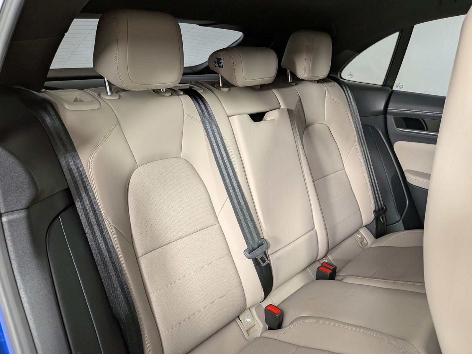 Certified 2025 Porsche Macan Electric RWD image 21