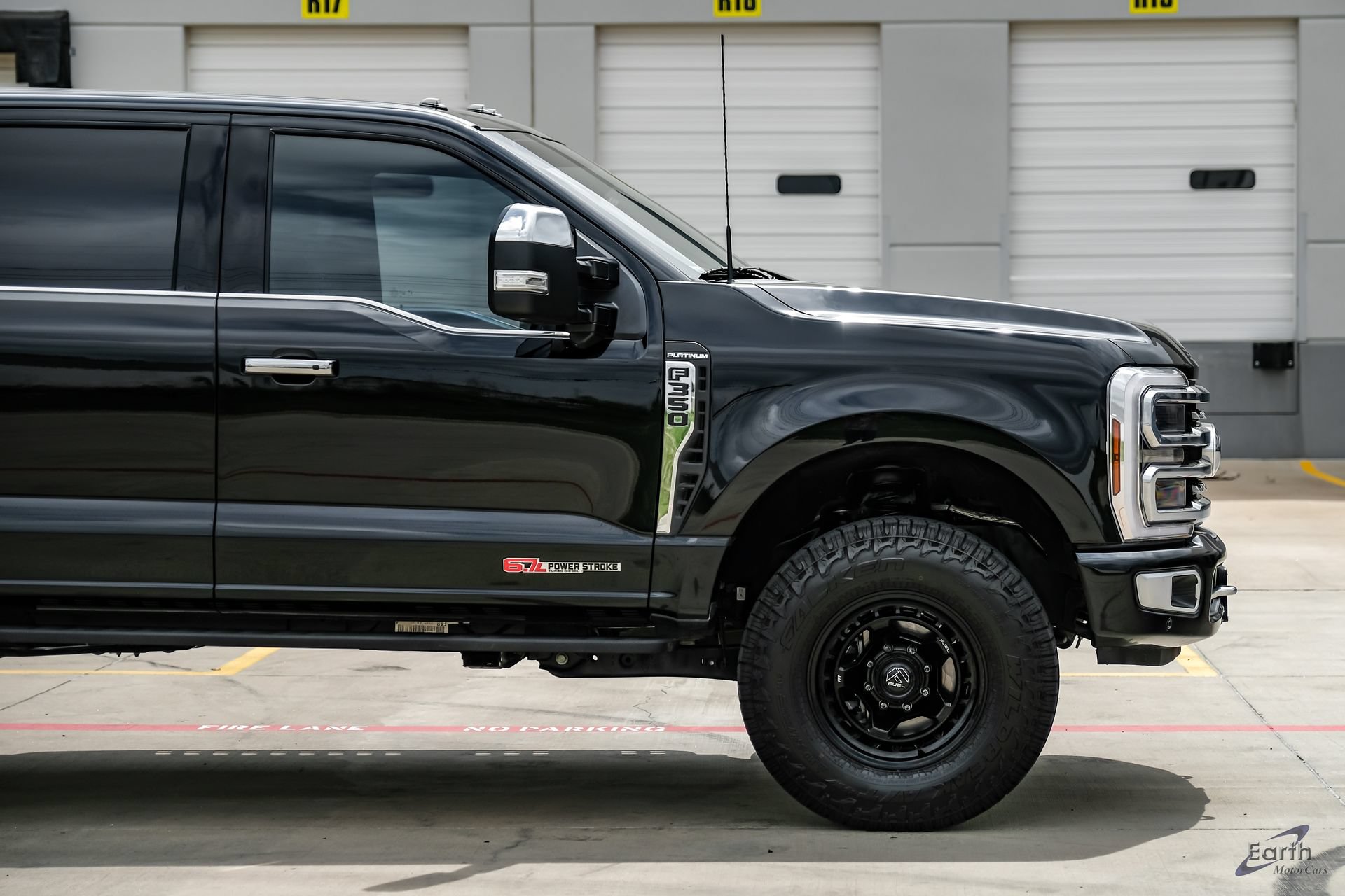 Used 2024 Ford F350 Platinum w/ Tremor Off-Road Package AWD/4WD image 22